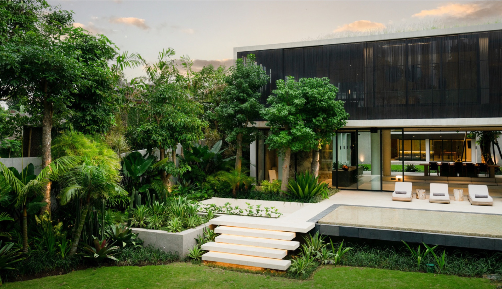 House SJ — courtyard