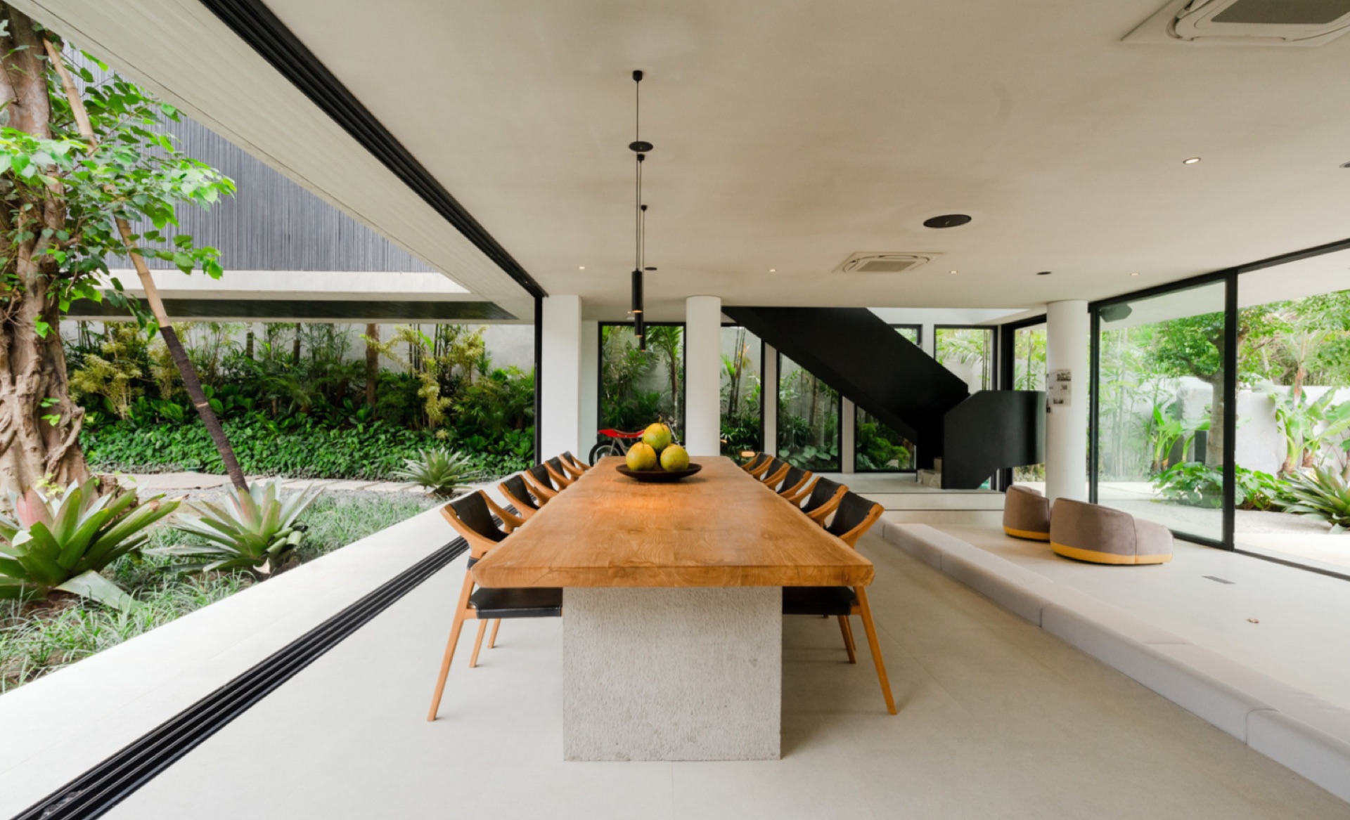 House SJ — stone detail