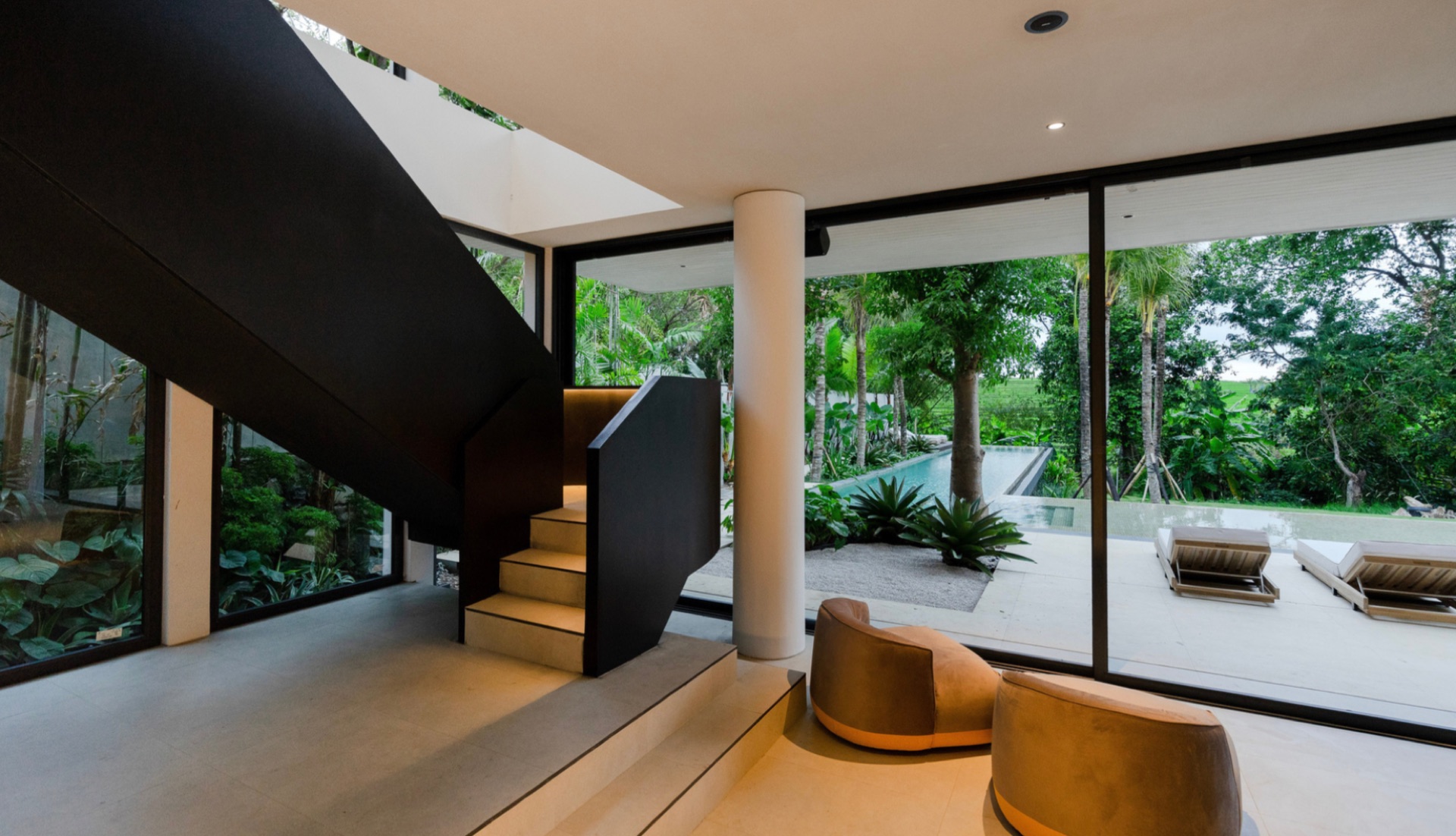 House SJ — open air corridor