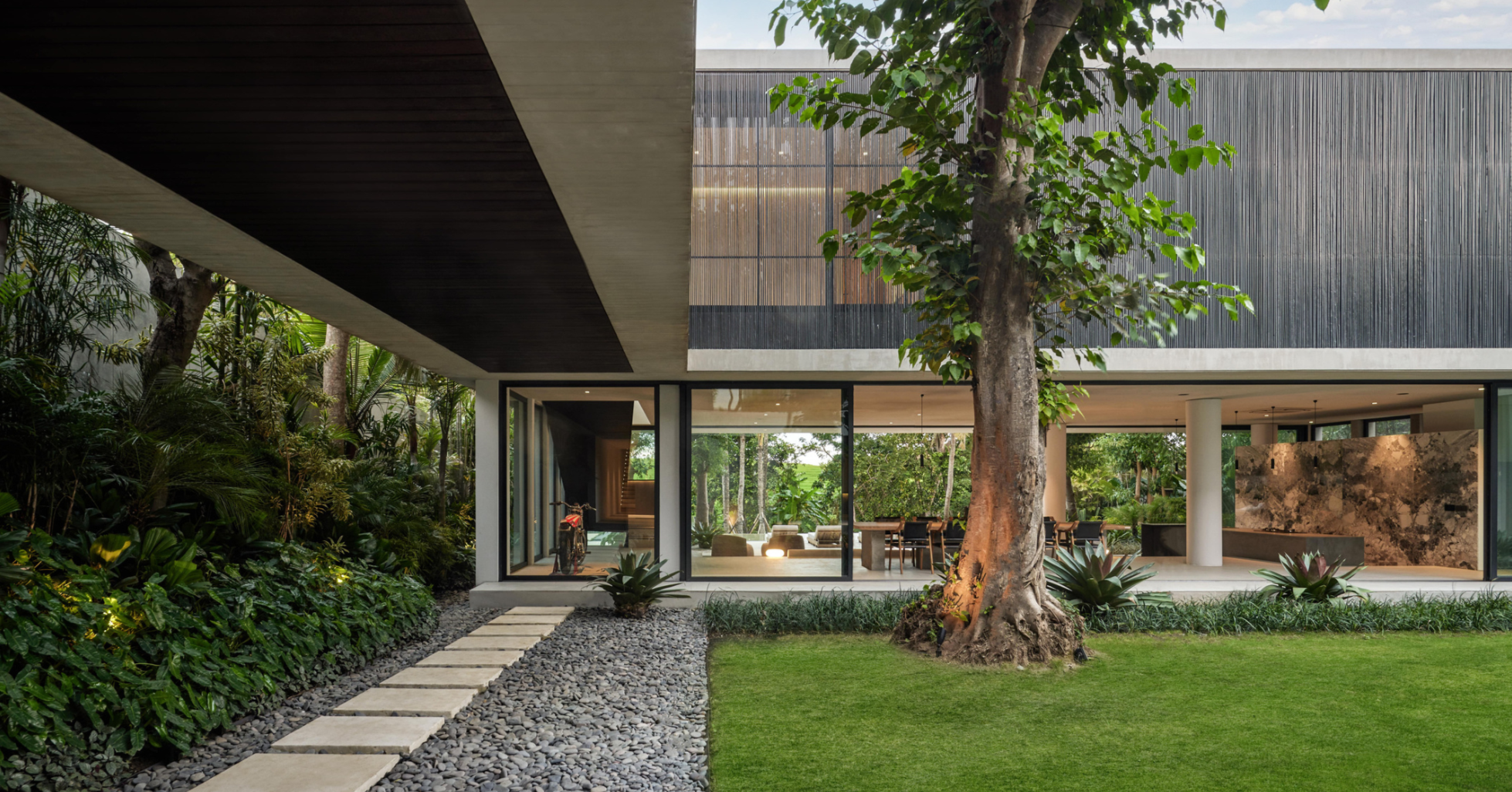 House SJ — south-facing terrace and infinity pool